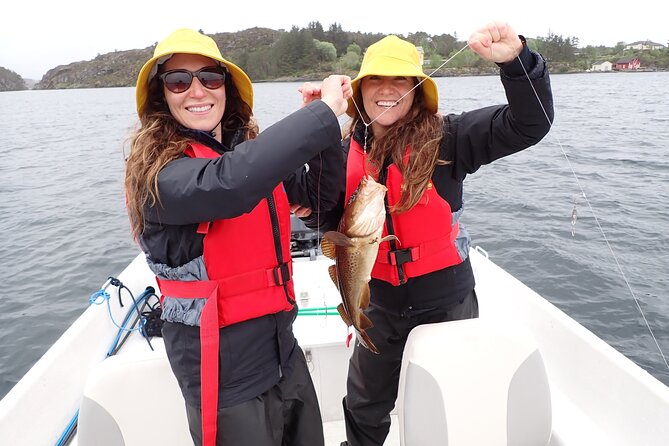Half Day Fishing and Outdoor Cooking in Bergen - Fishing the shoreline outside Bergen