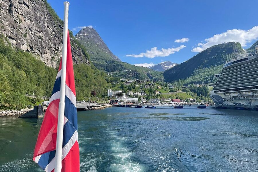 Hellesylt-Geiranger Sightseeing (one way ticket) - Bachelor Waterfall and the bottle-filling stop