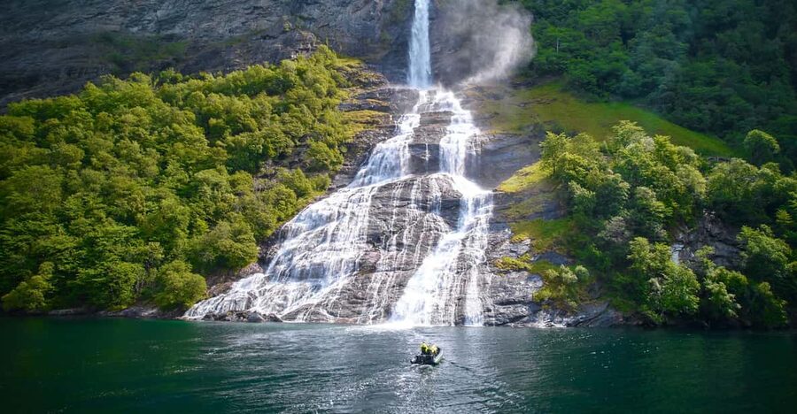 Hellesylt: Guided Geirangerfjord Boat Tour - Key points at a glance