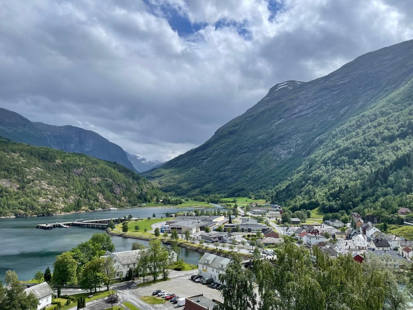 Hellesylt to Norangsdalen: Scenic E-Bike Tour - Starting beside Hellesyltfossen