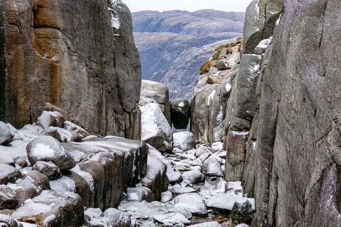 Kjerag Low-Season Hike + Packed Lunch - The famous boulder above Lysefjord