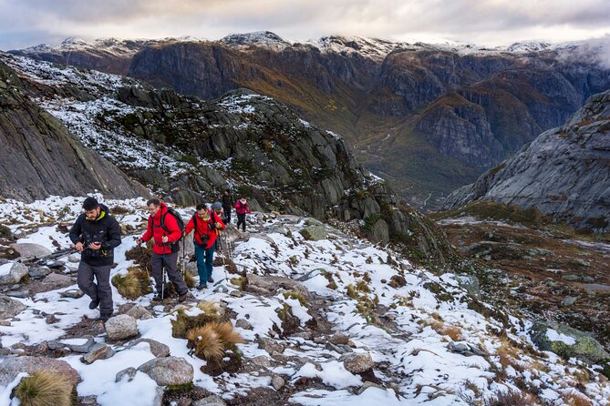 Kjerag Low-Season Hike + Packed Lunch - What the included gear is really worth