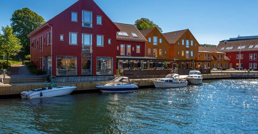 Kristiansand: Guided Cultural Walking Tour - Starting at Fiskebrygga and the working waterfront