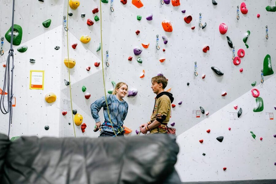 Kristiansand: Sørlandet Klatresenter Entry Ticket - Bouldering on 4.5 meter walls