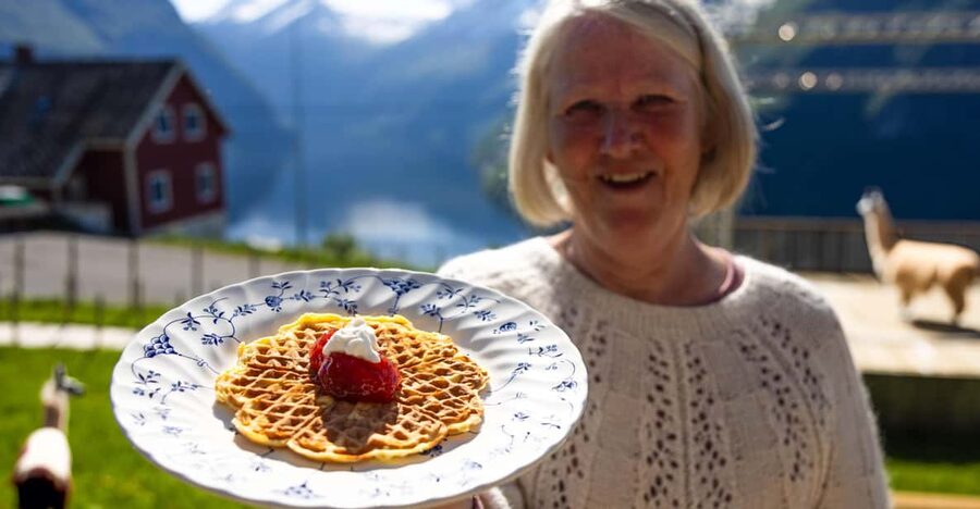 Ljøen, Hellesylt: Ljøen Farm Tour - Timing, cancellation, and booking choices