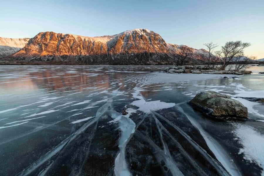 Lofoten: Half-Day Guided Tour with Photo Stops - Henningsvær, the fishing village across the water