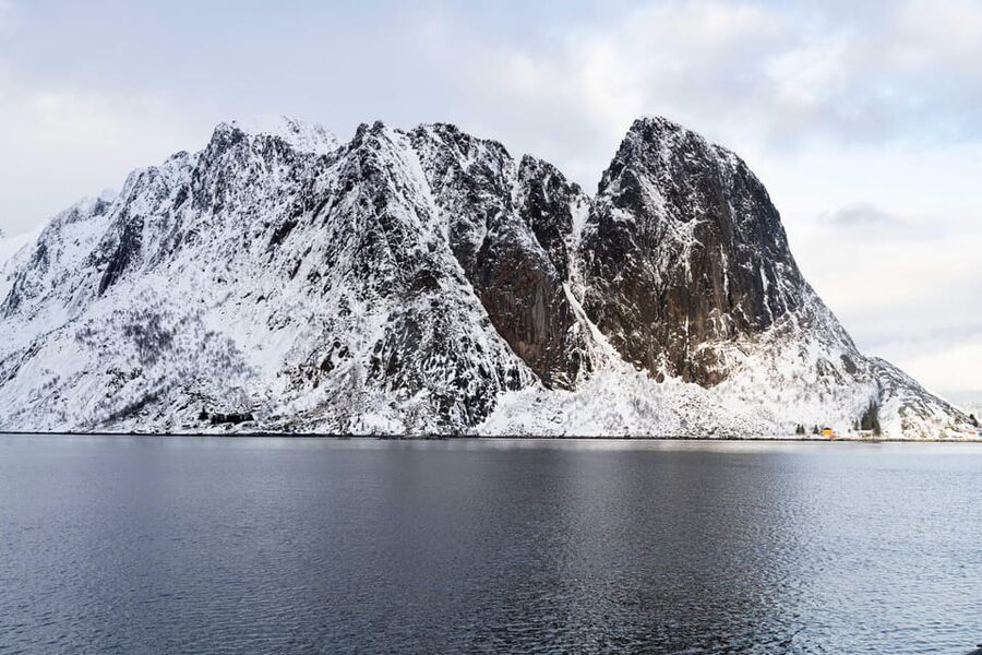 Lofoten: Reine, Hamnøy, and Skariskøya Photo Tour - Reine, where the scenery becomes dramatic