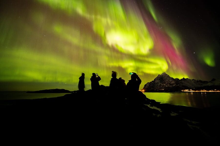 Lofoten: The Aurora Jæger – Northern Lights Hunt with Local - Pickup in Svolvær and Kabelvåg