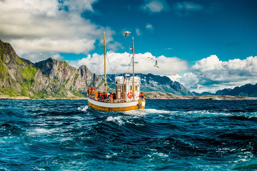 Lofoten: Traditional Fishing Trip - Fishing the Lofoten way aboard MS Symra
