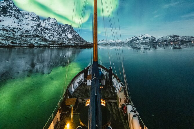 Luxury Northern Lights Yacht Cruise with Hot Tub from Tromsø - Boarding Stella Oceana at 7 p.m.