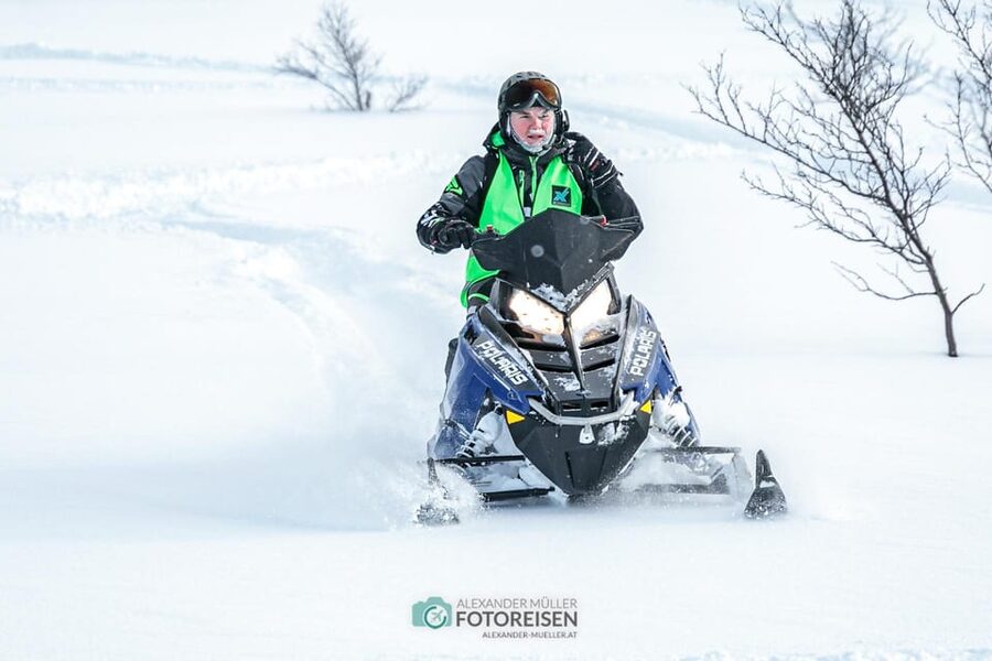Lyngen: Snowmobile Safari with Lunch in seaside Restaurant - Riding between fjord and mountain