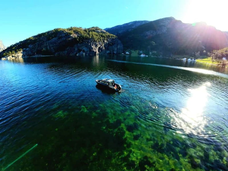 Lysefjord (Stavanger): Boattrip to Preikestolen from Forsand - Winter warmth and summer air