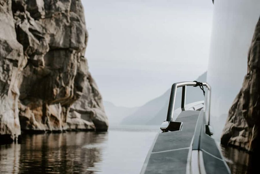 Lysefjord (Stavanger): Boattrip to Preikestolen from Forsand - Seeing Lysefjord from the water