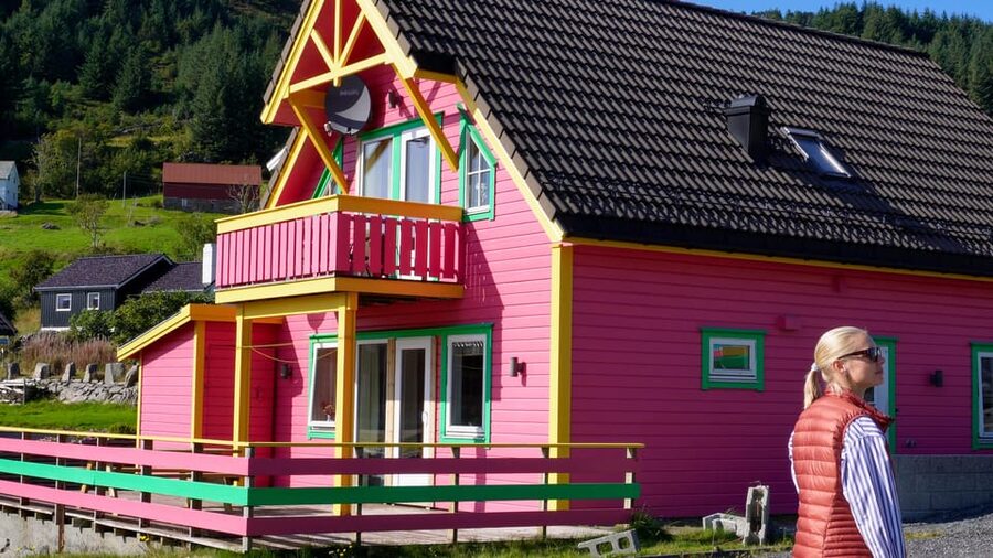 Måløy: Electric Minibus Tour to Kannesteinen - What the 3.7 rating suggests about the experience