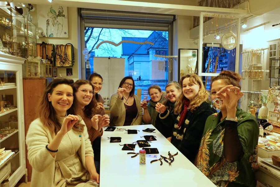 Maral Kunst : Jewelry Bar Experience (Jewelry Making) - Choosing Materials From the Studio Collection