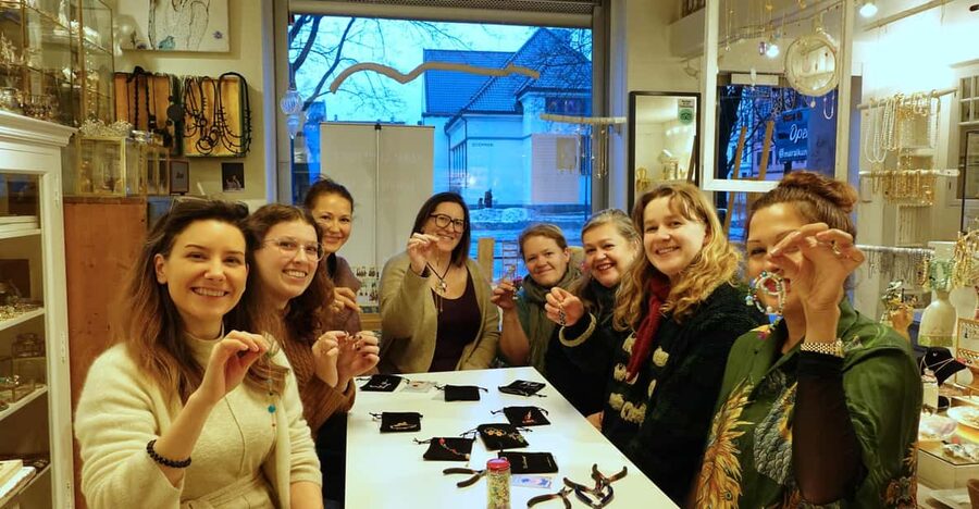 Maral Kunst : Jewelry Bar Experience (Jewelry Making) - A Gallery Visit Before You Start Making