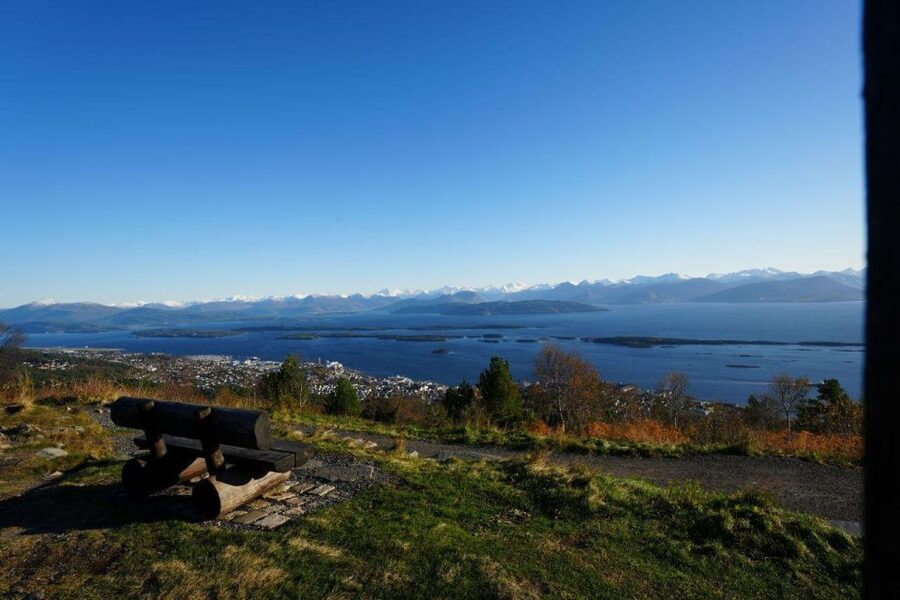 Molde: Atlantic Ocean Road & Varden Audio Guide Bus Tour - From Molde to Malmefjorden and Eide
