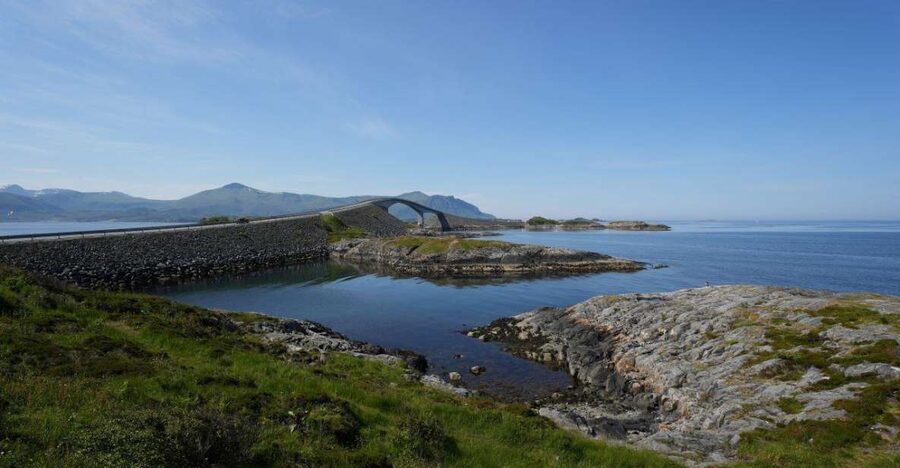 Molde: Atlantic Ocean Road & Varden Audio Guide Bus Tour - A short finish through Molde