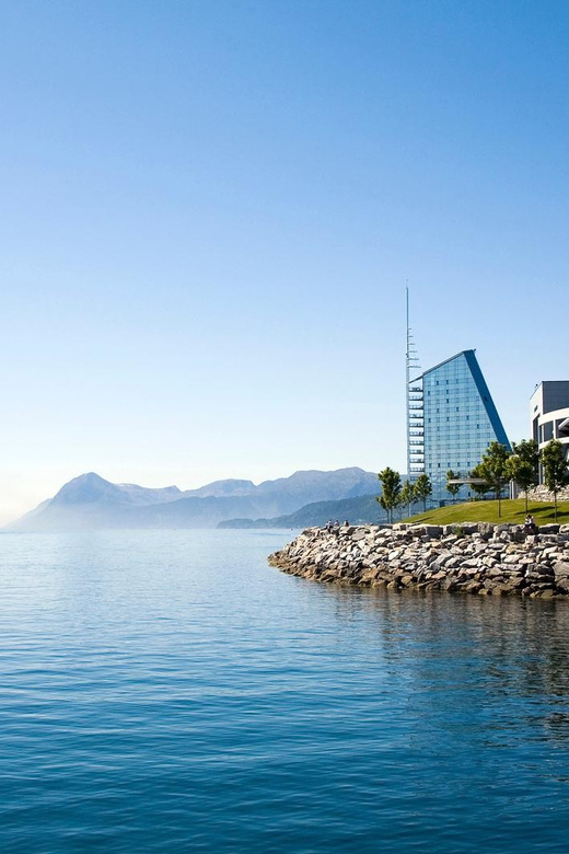 Molde - Guided kayak tour - Why Molde looks better from a kayak