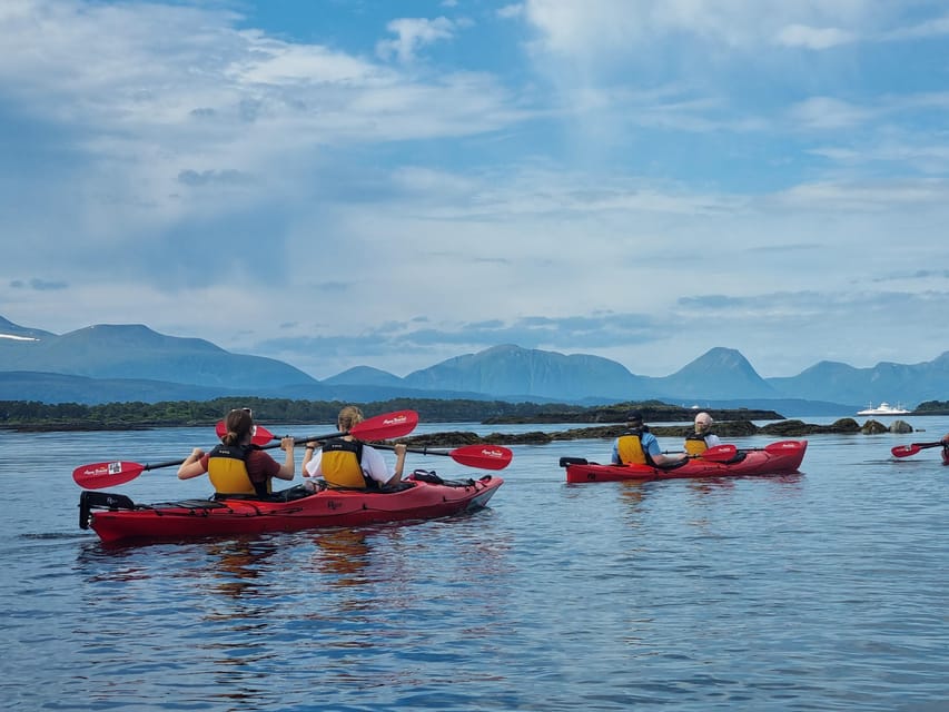 Molde - Guided kayak tour - Getting comfortable before the first paddle