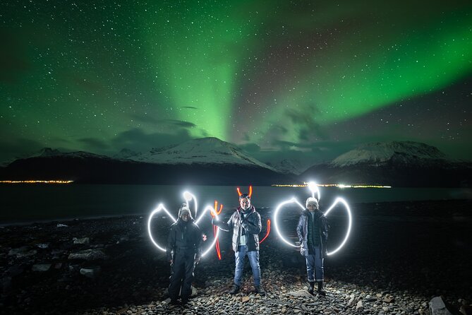 Northern Lights Adventure - Waiting beside the fire with hot dogs and cocoa