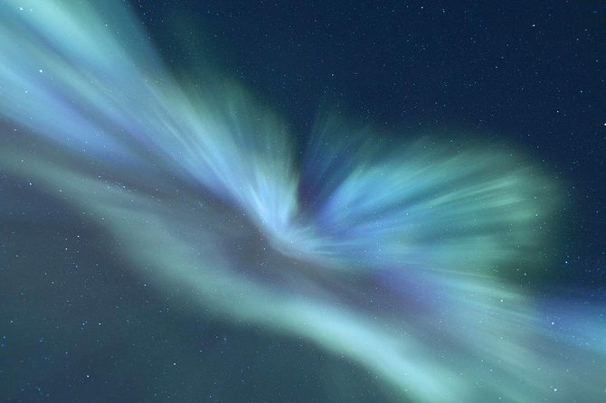 Northern Lights Big Bus Chase with Free Photos - Taking your own pictures and receiving free photos