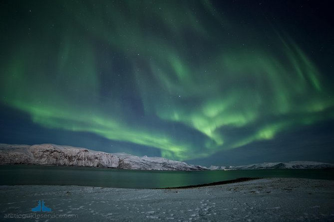 - Northern Lights Chase with Photo Package Included - Why the moving chase matters in Tromsø