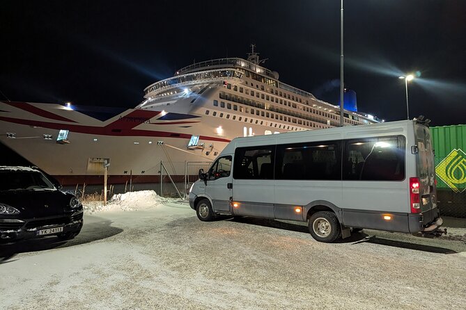 Northern Lights Minibus Chase Max 16 Person In Group - Why a moving route matters in Alta