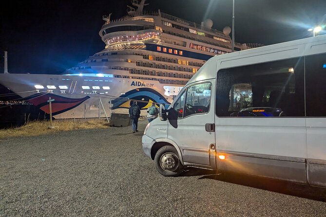 Northern Lights Minibus Chase Max 16 Person In Group - Is $215.75 a fair price?
