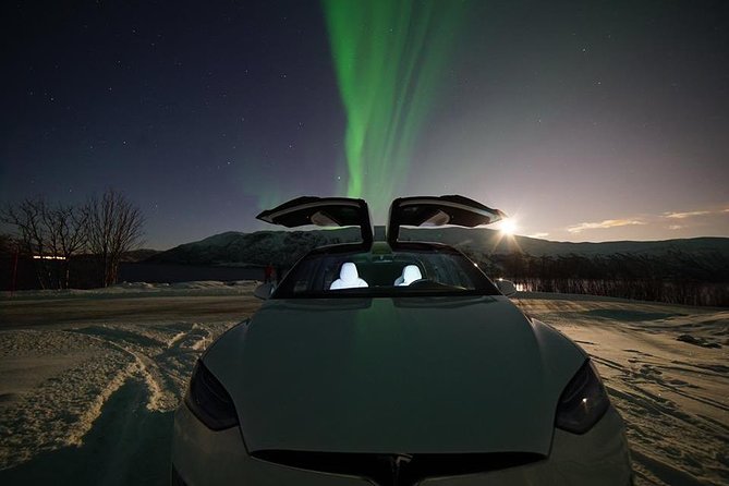Northern lights - TeslaX Ecofriendly Car - A quiet Tesla ride out of Tromsø