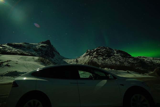 Northern lights - TeslaX Ecofriendly Car - Warm drinks, snacks, and outdoor comfort