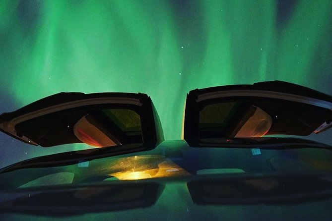 Northern lights - TeslaX Ecofriendly Car - Why the small group makes a difference