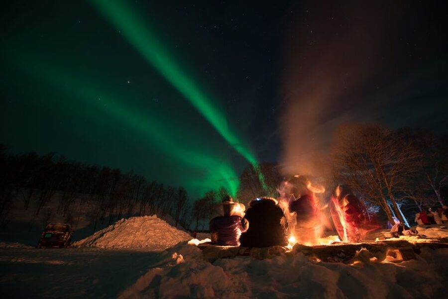 Northern lights Tromsø - small group tour with local guide - Why this is more than a fixed viewpoint
