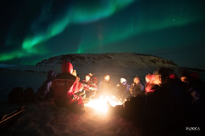 Northern Lights x Mini Bus Chase - A bonfire, warm food, and a long Arctic night