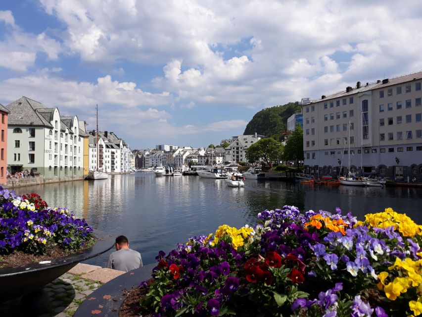 Norwegian Coastal Cities: Smartphone Audio Guide App - Ålesund: fire, rebuilding, and Art Nouveau streets