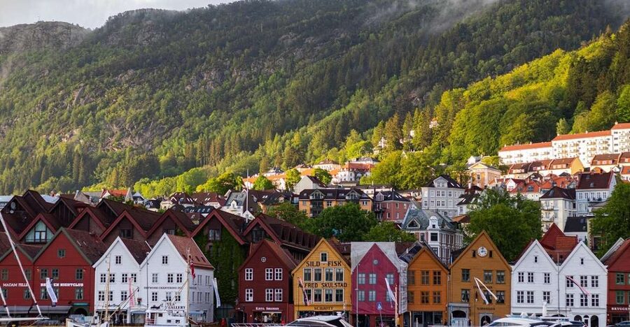Norwegian Coastal Cities: Smartphone Audio Guide App - How the GPS audio works on the street