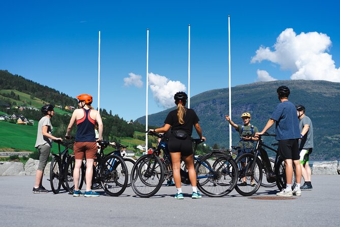 Olden: Fjord e-bike tour - Singerheimen brings a personal story to the ride