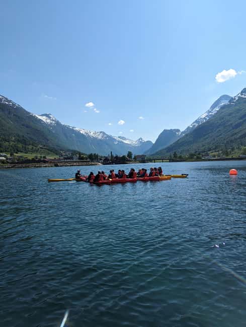Olden: Guided beginner friendly fjord kayaking.Local company - Why kayaking makes sense in Olden