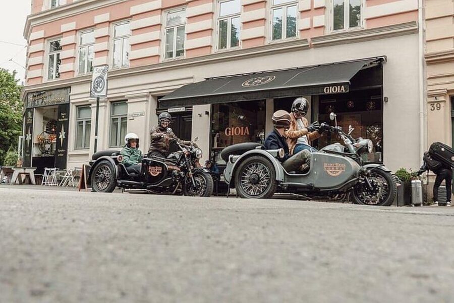 Oslo: 2-Hour Retro Motorcycle Sidecar City Tour - From Stortinget to the Royal Palace