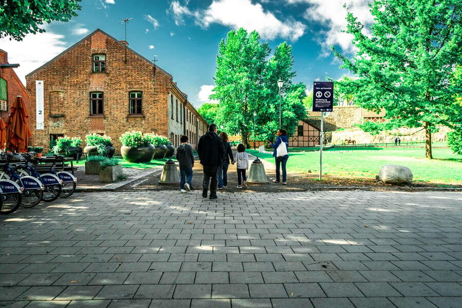 Oslo: 3-hour Highlights & Vigeland Park Private Walking Tour - Who should book this Oslo walk