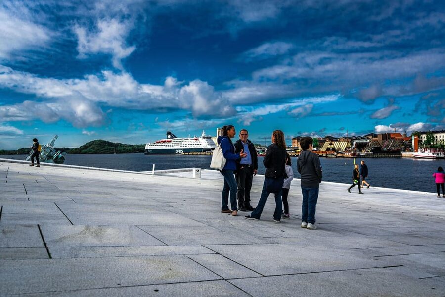 Oslo: 3-hour Highlights & Vigeland Park Private Walking Tour - Oslo City Hall and the city’s public face
