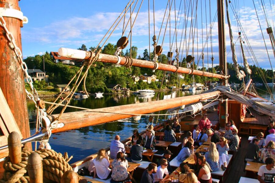 Oslo: Best of Oslo Walking Tour & Fjords Sightseeing Cruise - Boarding the historic vessel for the Oslo Fjord