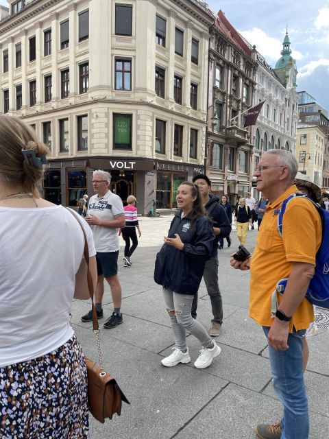 Oslo: Best of Oslo Walking Tour & Fjords Sightseeing Cruise - The complimentary app and language options