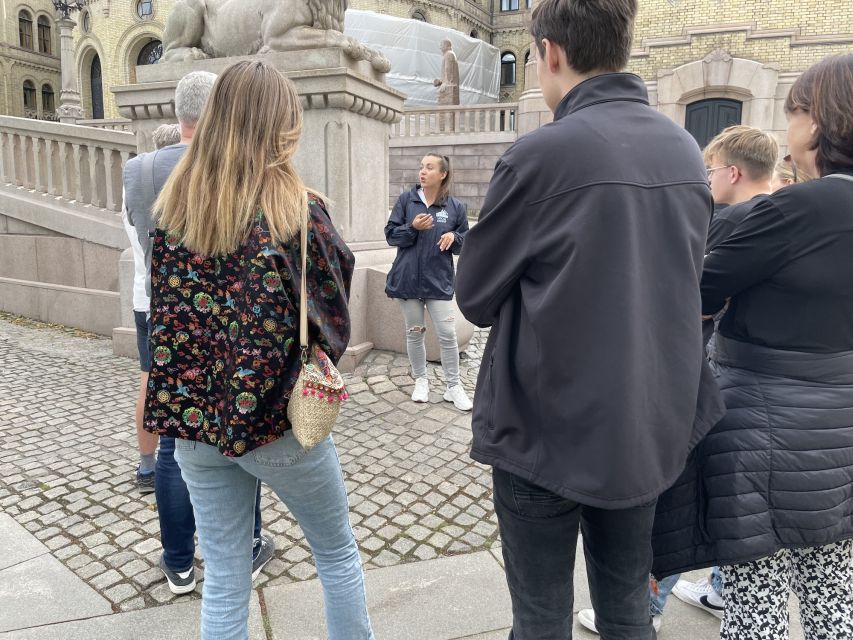 Oslo: Best of Oslo Walking Tour & Fjords Sightseeing Cruise - Meeting your guide at University Aula