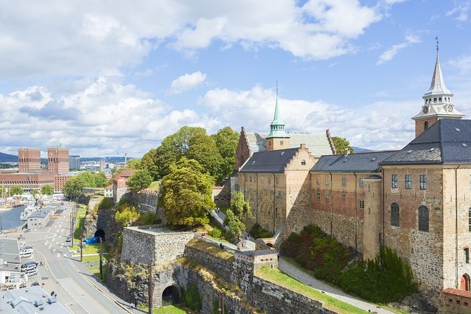 Oslo City Walks - In the Heart of Oslo - The Royal Palace from the outside