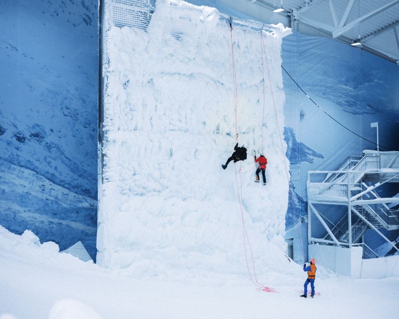 Oslo: Day Pass for Downhill Skiing at SNØ Ski Dome - Renting clothing and equipment onsite