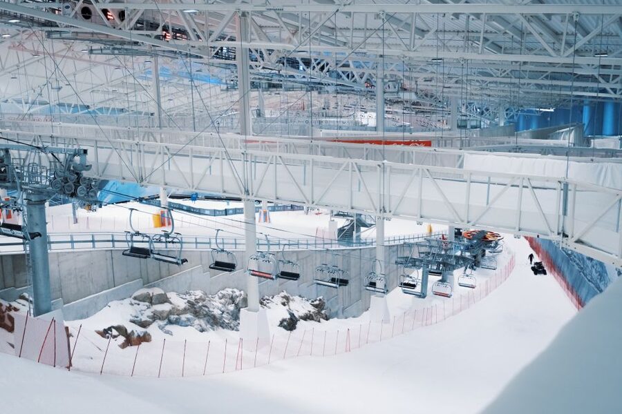 Oslo: Day Pass for Downhill Skiing at SNØ Ski Dome - The world’s tallest indoor ice wall