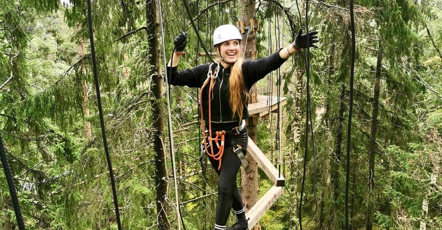 Oslo: Day ticket to Oslo's favourite Climbing Park - Oslo Klatrepark in the Grorud Valley