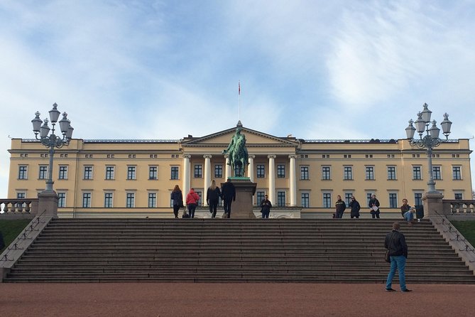Oslo Discovery Tour - Vigeland Park and the human stories in stone