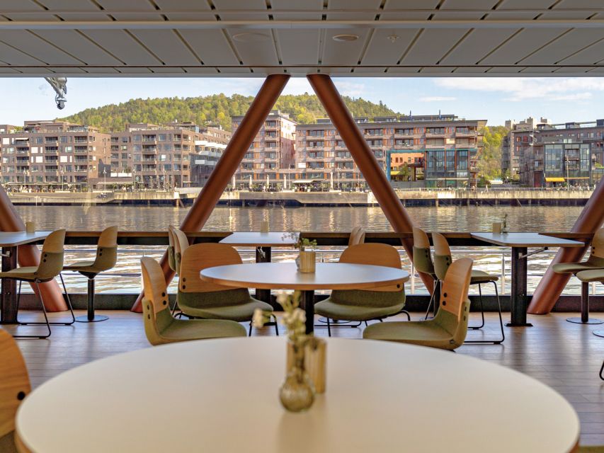 Oslo: Electric Boat Cruise with Brunch - Akershus Fortress from the Water